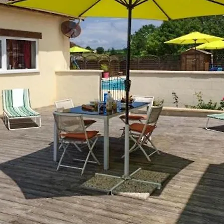 1 Bedroom In * Savignac-sur-Leyze