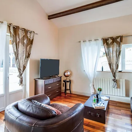 1 Bedroom In 別荘 *