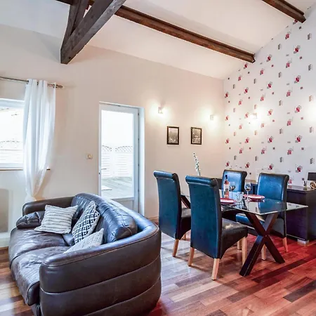 1 Bedroom In Holiday home Savignac-sur-Leyze